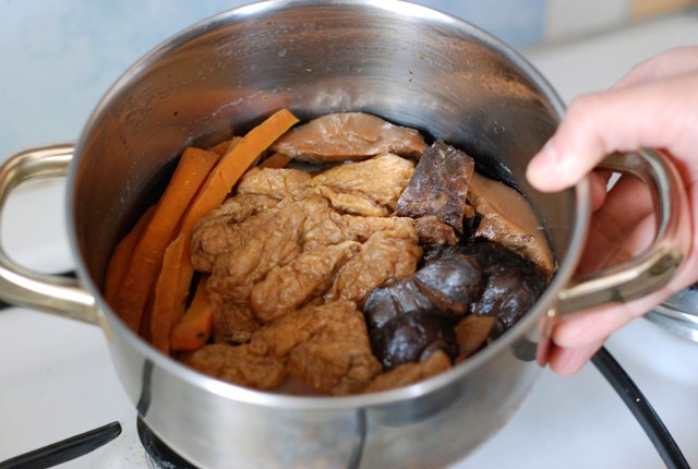 …pak ji uvaříme ve vodě s mrkví (další ingredience),